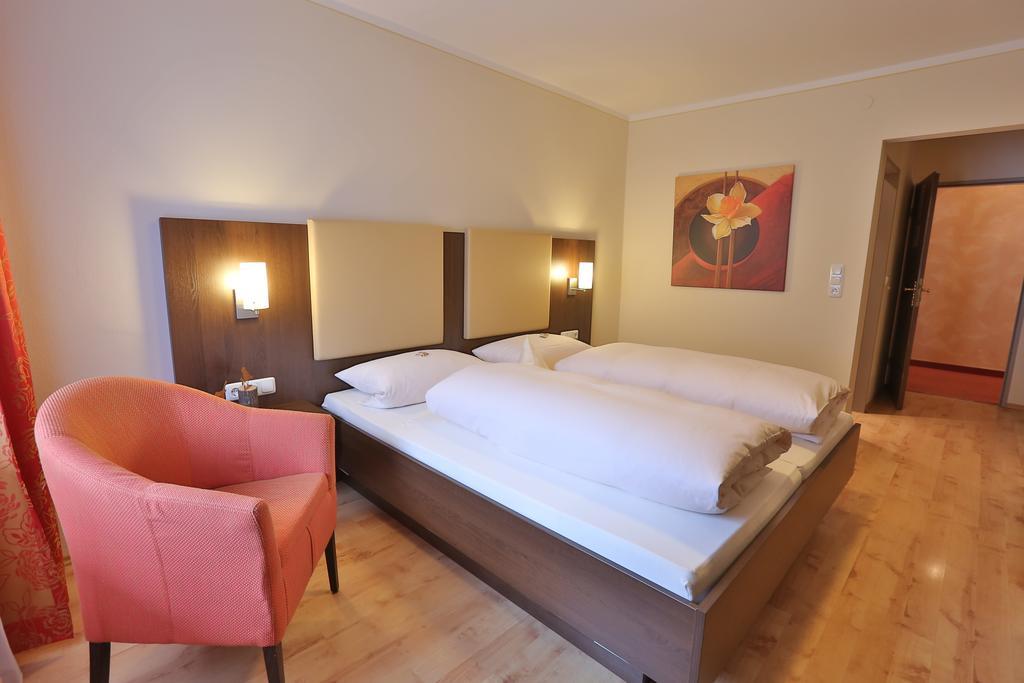 Hotel Bockmaier Oberpframmern Eksteriør billede