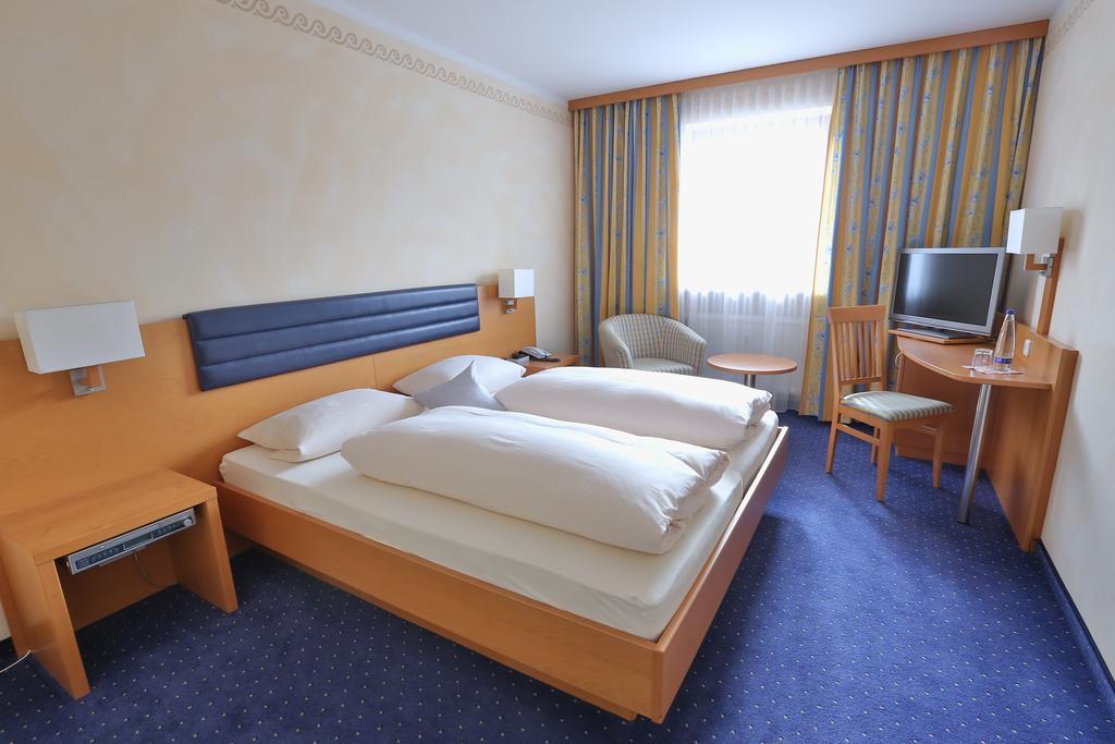 Hotel Bockmaier Oberpframmern Eksteriør billede