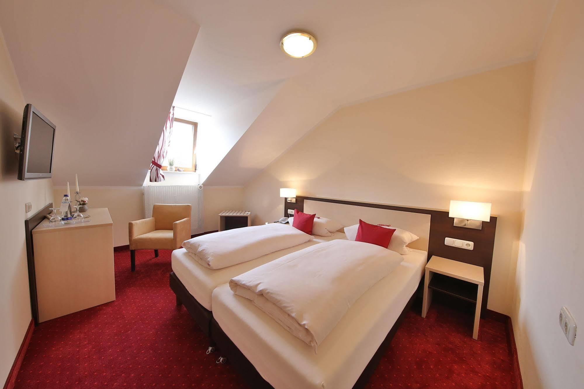 Hotel Bockmaier Oberpframmern Eksteriør billede