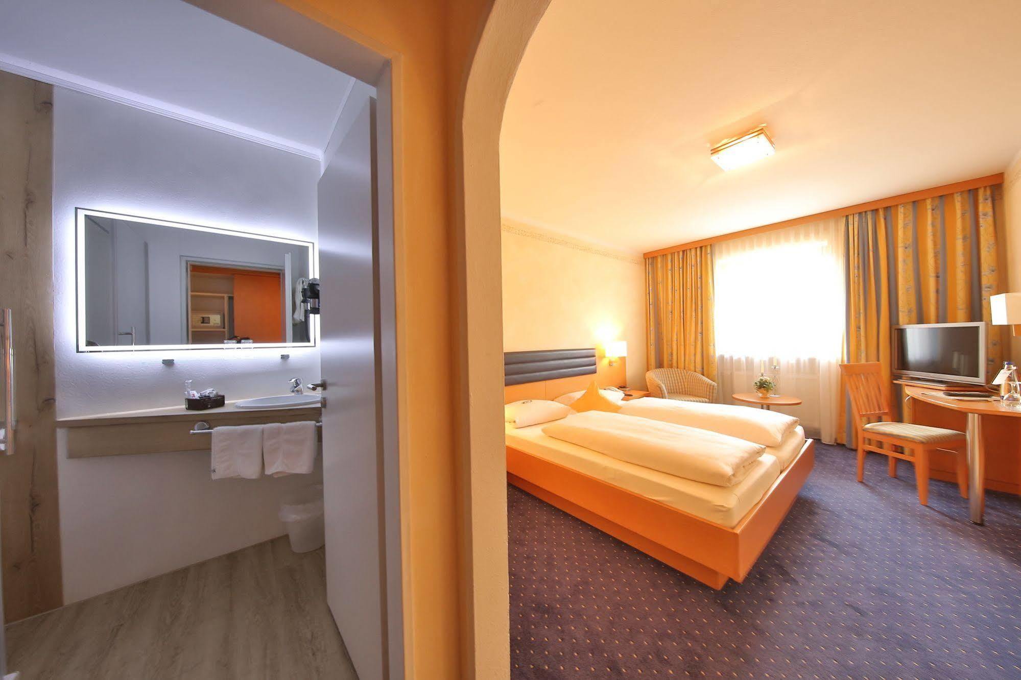 Hotel Bockmaier Oberpframmern Eksteriør billede