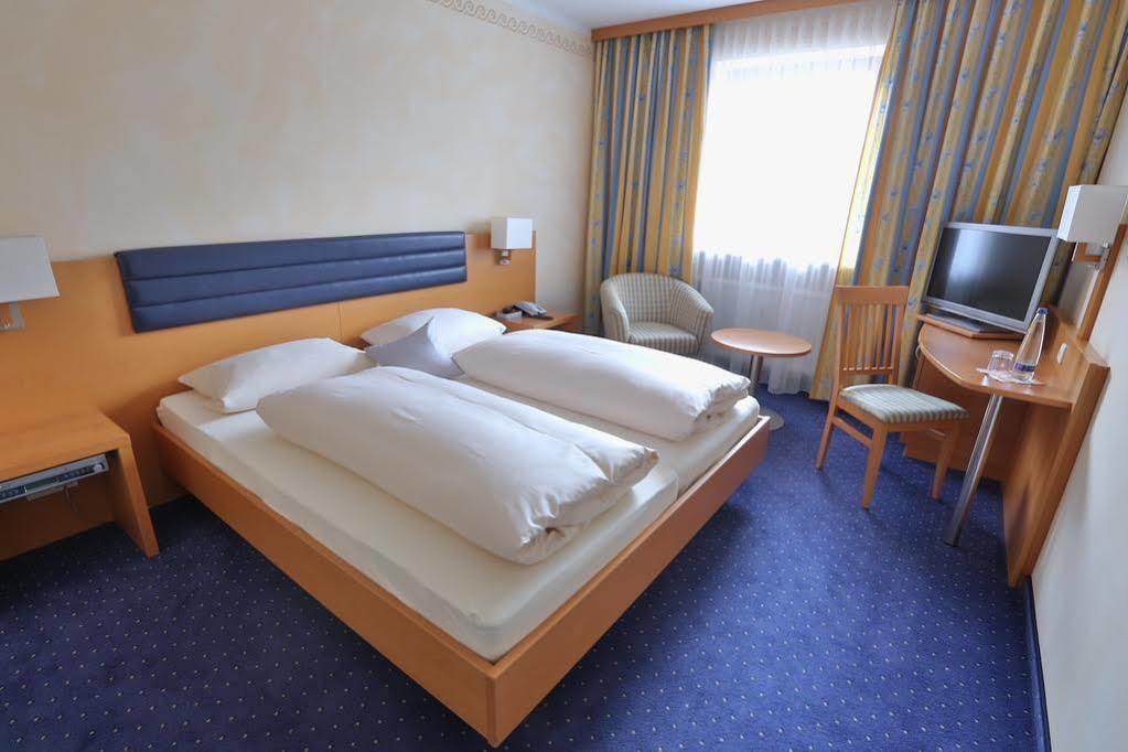 Hotel Bockmaier Oberpframmern Eksteriør billede